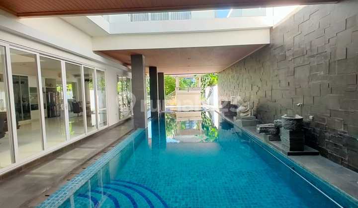 For Sale Luxury Graha Family Home with Pool 1