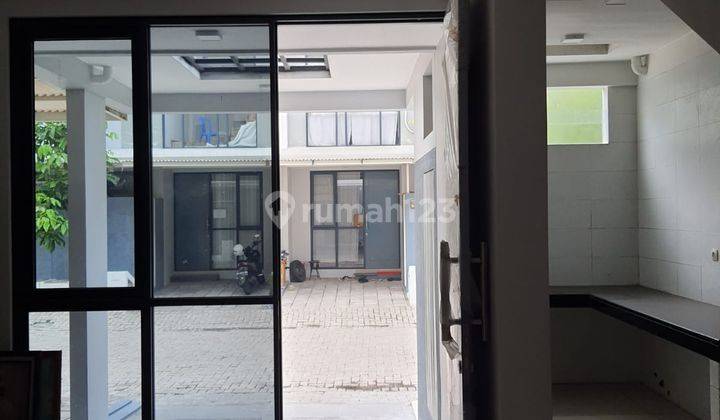 Disewakan Rumah Minimalis Modern 3 Lantai Royal Residence 2