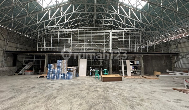 Warehouse for Sale on Wr. Supratman Street, Utan Village, Tgr
