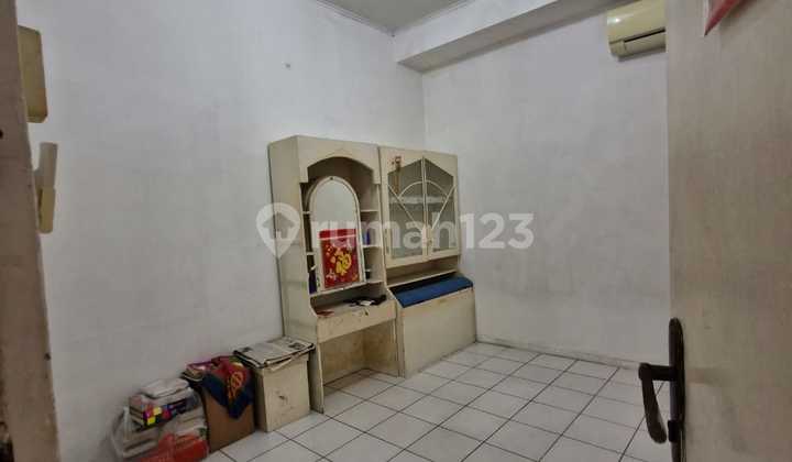 For Sale House in Taman Surya 2, West Jakarta. 2