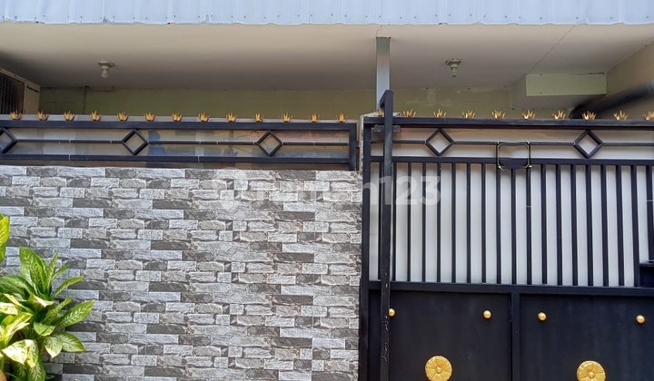 1.5-Story House in Pogot, Kenjeran, Surabaya, with Certificate of Ownership 2