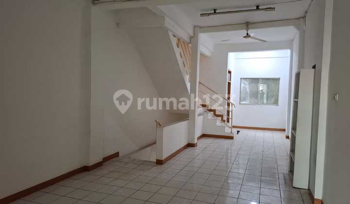 4-Story Shop House or Warehouse 100M2 in Tamansari, West Jakarta, Freehold Certificate 2