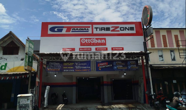 Rumah 200m2 di Jalan Raya Boulevard, Bintaro, Tangerang Selatan