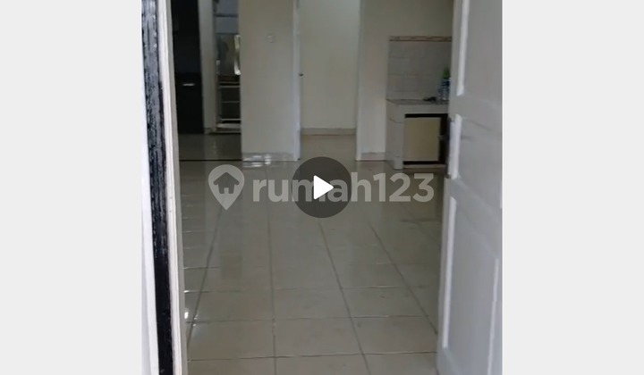 108m2 House in Malibu, City Resort, Cengkareng, West Jakarta, Certificate of Ownership, Needs Minimal Renovation