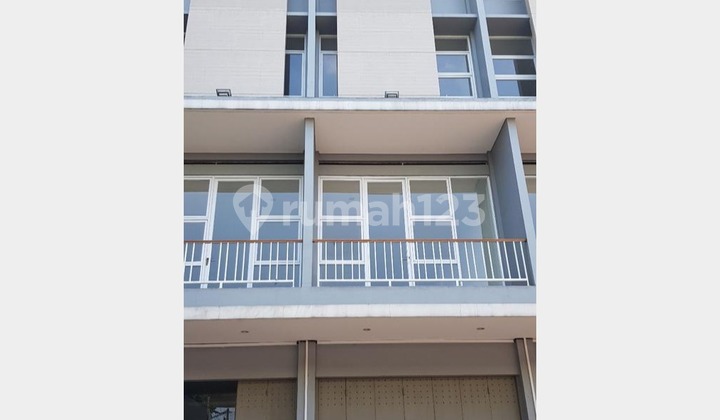 390M2 Shop House, Ciledug, Kebayoran Lama, South Jakarta, Excellent, Freehold Title and Move-In Ready. 390M2 Shop House, Ciledug, Kebayoran Lama, South Jakarta, Excellent, Freehold Title and Move-In Ready.