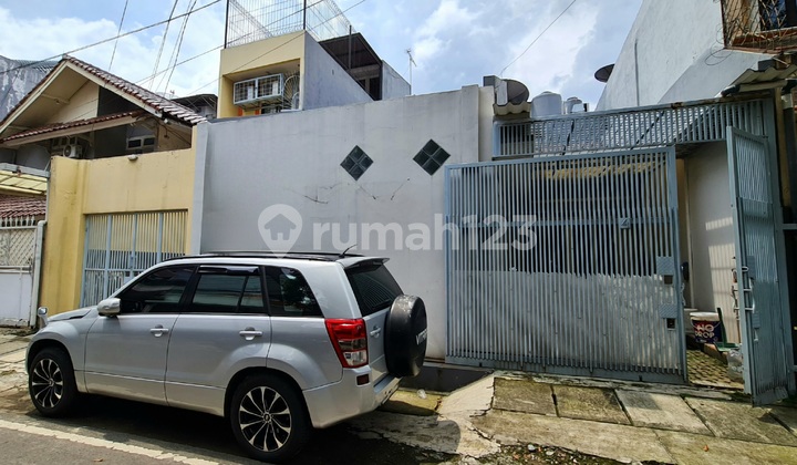 Rumah Kost 213M2, 3 Lantai, di Salemba Tengah, Jakarta Pusat, SHM