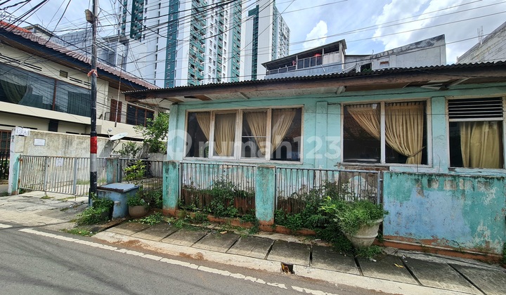 Rumah 289M2 di Salemba Tengah, Jakarta Pusat, SHM