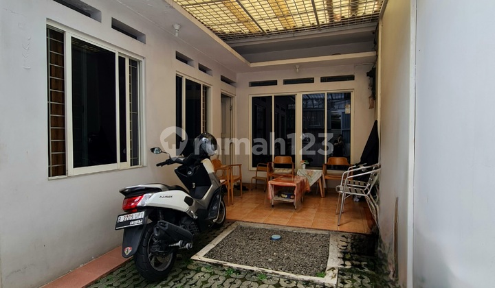 Rumah Kost 213M2, 3 Lantai, di Salemba Tengah, Jakarta Pusat, SHM