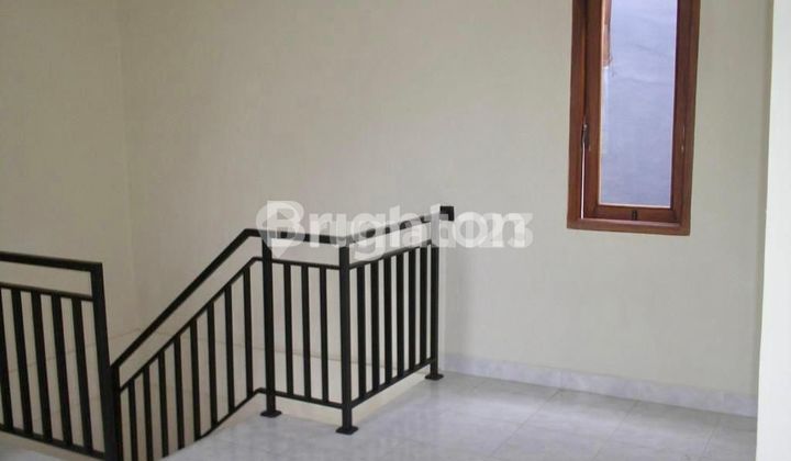 RUMAH RENON DISEWAKAN 2 LANTAI - luas bangunan 120 m2 2