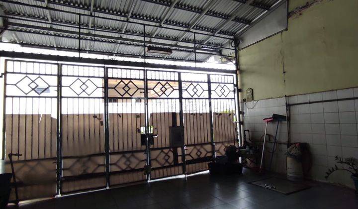 Rumah Mewah 3 Lantai Strategis Bagus Siap Huni 1