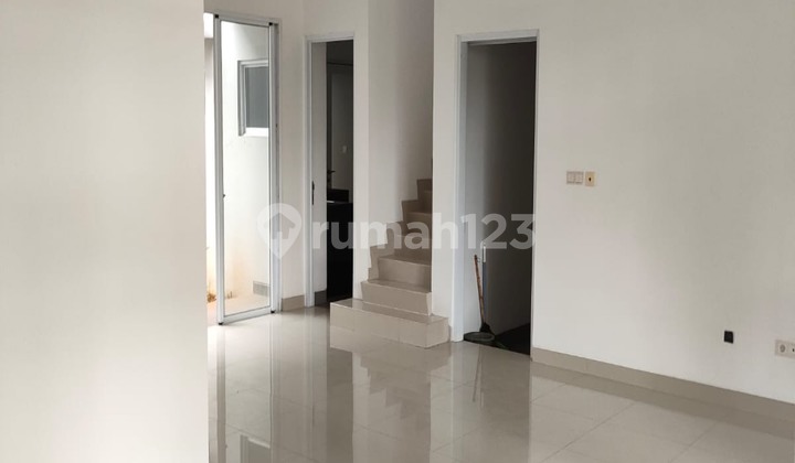 Rumah 2 Lantai di Green Lake Siap di Huni Rumah 2 Lantai di Green Lake Siap di Huni