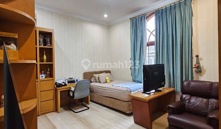 Rumah Di Kedoya Dengan Lantai Marmer Import Dari Italy 2