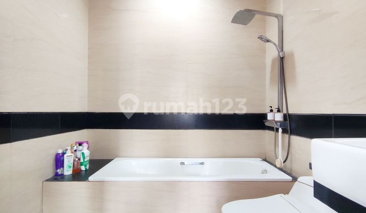 Rumah Mewah Terawat Di Taman Villa Meruya - 5kt, 2½ Lantai, Full Furnish, Shm, Harga 3m Nego 2