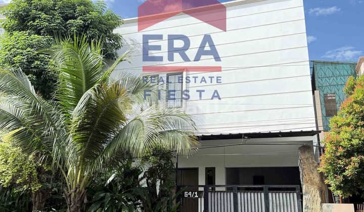 Turun Harga! Rumah Besar 2 Lantai + Rooftop Taman Ratu Indah - LT 267 M², SHM