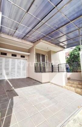Rumah Hook Mewah 287M² Kebon Jeruk Indah, Hadap 2 Arah, SHM