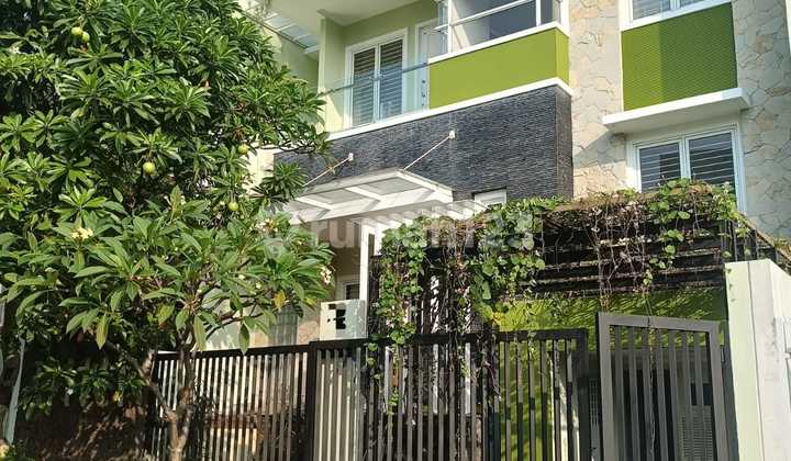 Rumah Mewah Dijual Di Permata Buana, Lokasi Strategis
