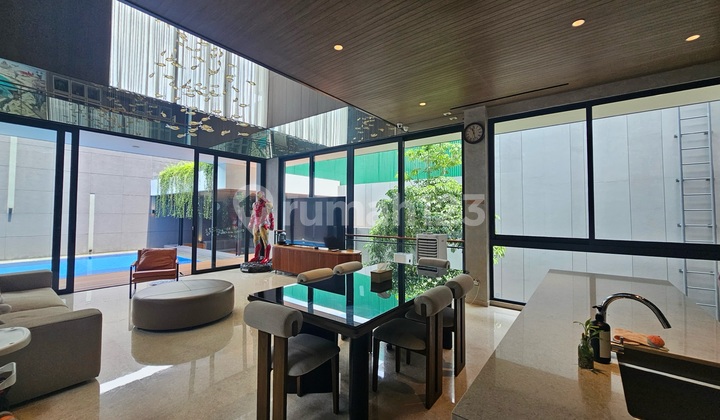 Prestigious Living in Lyndon Cluster | Private Elevator, Pool & Sunken Garden – Price Drop! 2