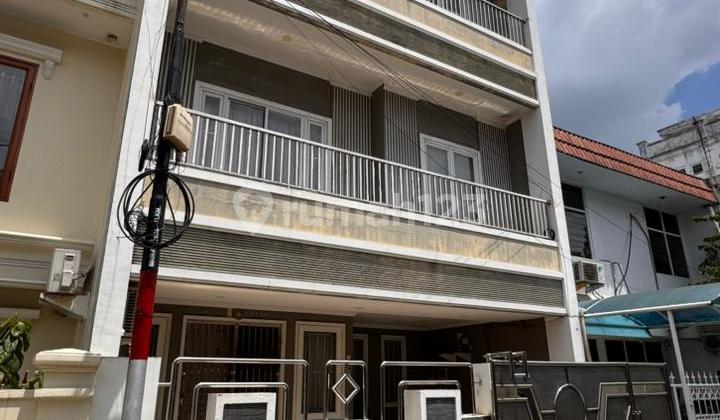 Rumah Modern 266 M² Di Bandengan Selatan - Semi Furnished & Bebas Banjir Rumah Modern 266 M² Di Bandengan Selatan - Semi Furnished & Bebas Banjir