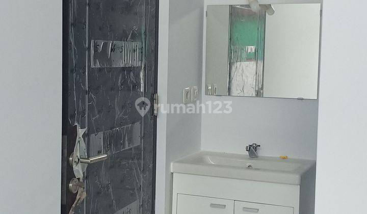 Rumah bagus dan nyaman 2 Lt di Perumahan kosambi baru  2