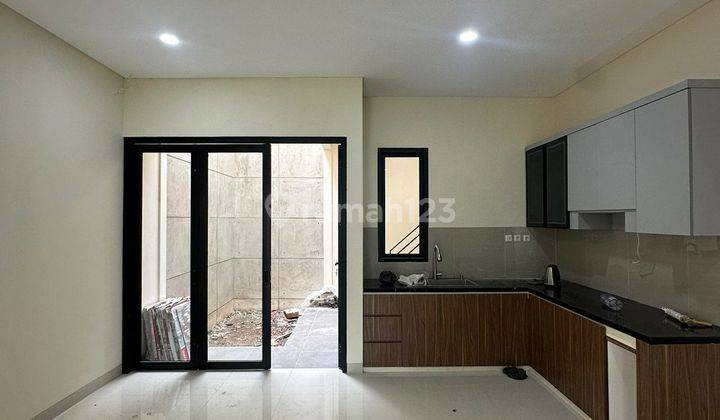 Rumah cantik &  2 Lantai di Metland Puri Bagus 1