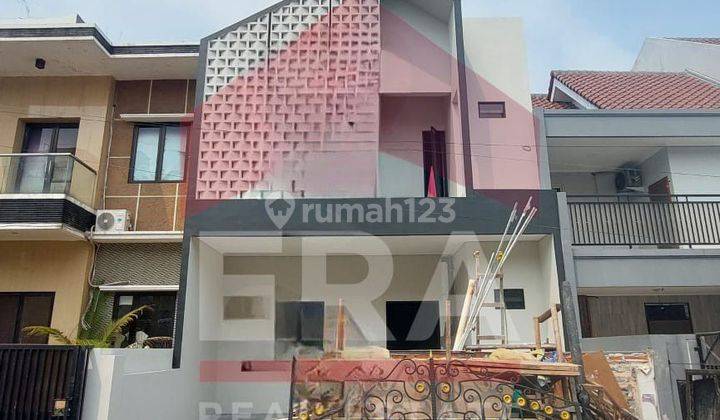 Rumah Dengan Desain Arsitek keren di Metland puri 1