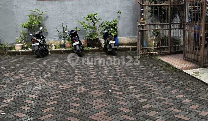 Taman Semanan Indah House, Strategic Location, Spacious Parking Lot