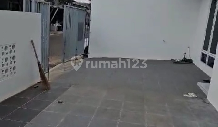 Brand New Ready-to-Occupy House in Metland Puri 2