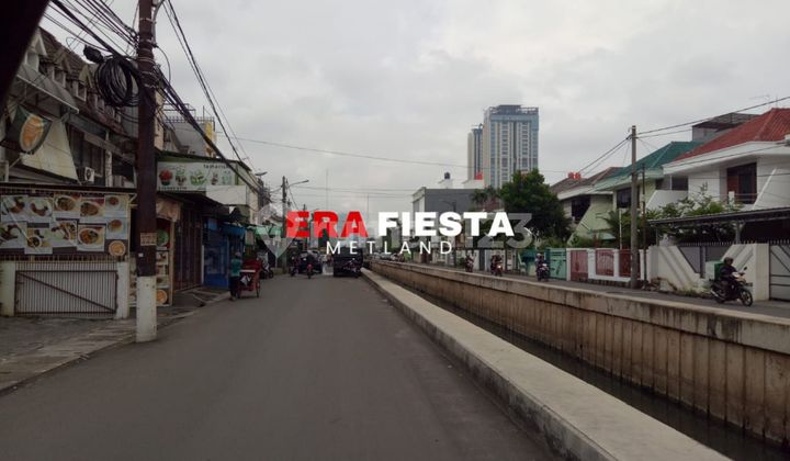 Ruko Siap Pakai Di Taman Ratu Di Lokasi Strategis 