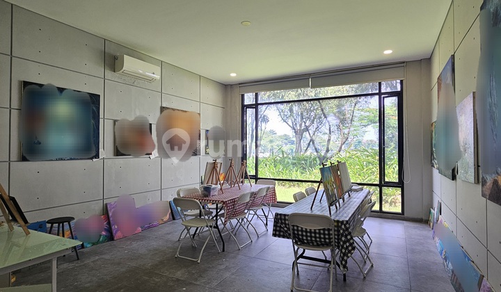 Rumah Mewah View Danau di The Spring Cluster Scarlet