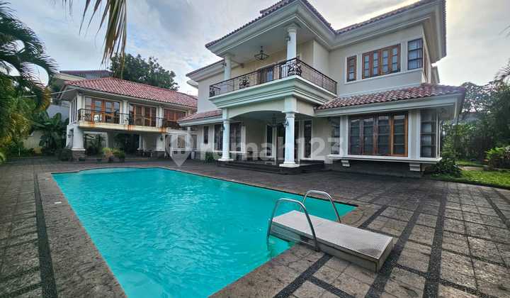 Rumah Mewah Furnished di Taman Kedoya Baru