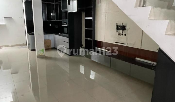 Rumah Cantik Di Green Lake City Furnished Siap Huni