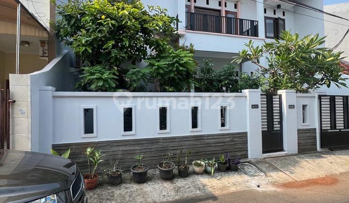 Rumah Cantik Di Tengah Kota Di Tanjung Duren Dalam
