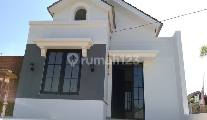 For Sale: Strategic House in Cimahi Ciuyah, Near Cibabat Hospital and Cimahi Police Station. 2