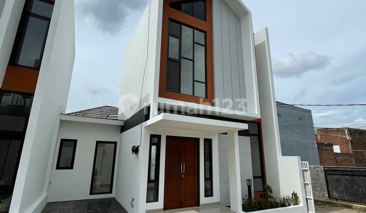 Rumah Siap Huni 2 Lt di Arcamanik Dkt Antapani N Terminal Cicaheum