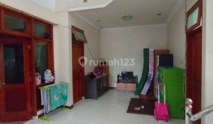 Rumah Bagus di jalan daerah tubagus ismail hadap selatan  2