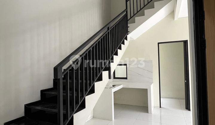 Beautiful New 2-Story House Ready to Use 2