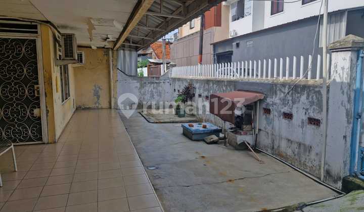 Dijual Rumah di Kavling Polri Blokjelambar A