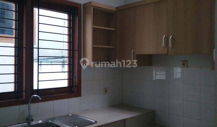 Cocok Kantor Parkir Luas 4 Mobil cck konsultan, IT dll 2
