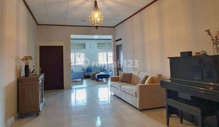 Rumah Retro 80 An, Jln 2 Mobil , Ada Basemen Cocok Kost, Kantor 2