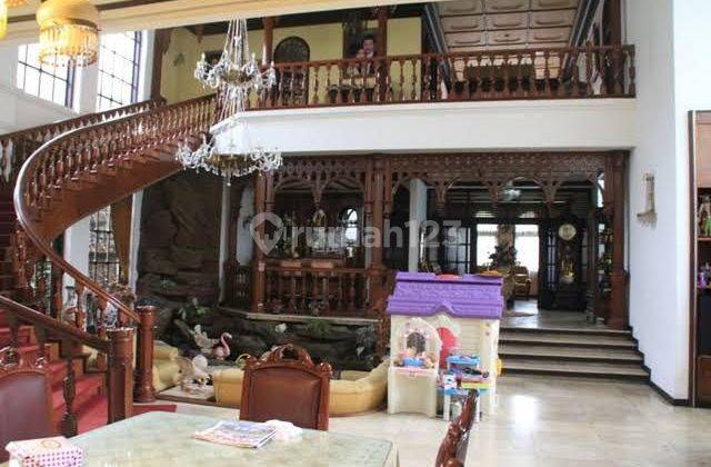 Dijual Rumah Bergaya American Classic Di Jalan Tubagus Ismail 2