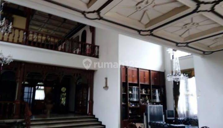 Dijual Rumah Bergaya American Classic Di Jalan Tubagus Ismail 2