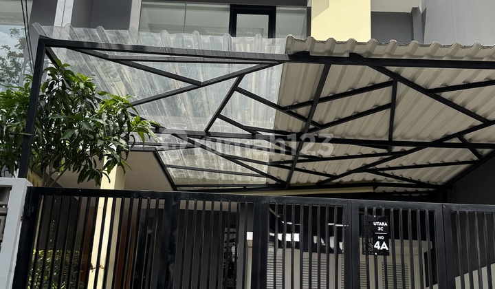 Dijual Rumah Baru dan Bangunan 3 Lantai dengan Harga Murah, Terletak Dikawasan Strategis dan Bebas Banjir dengan Onegate System Hanya 15 Menit ke Mall Kelapa Gading 2