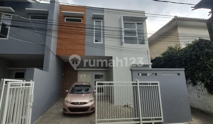 Rumah Baru di Lokasi Strategis Bangka - Kemang Rumah Baru di Lokasi Strategis Bangka - Kemang