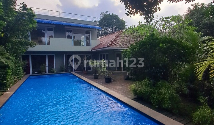 Modern House Rare unit in a Peacefull dead-and street Large Garden in Kemang Land size 1150m2