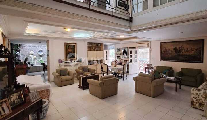 Rumah Dijual Di Jl. Wijaya, Kebayoran Baru, Daerah Komersial. 