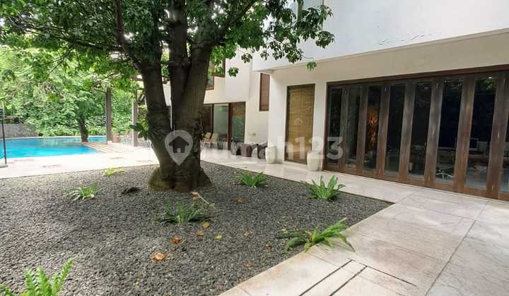  DIJUAL RUMAH MODERN - HIGH CEILING & KOLAM RENANG BESAR