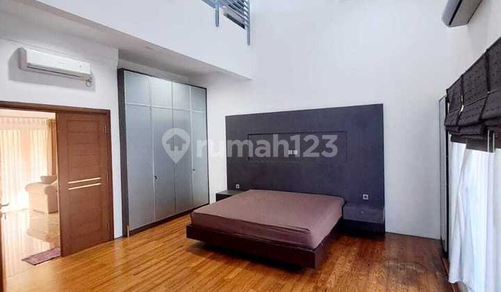 Rent House in Pejaten Barat Compound With Pool & 24-Hour Security Fully Furnished