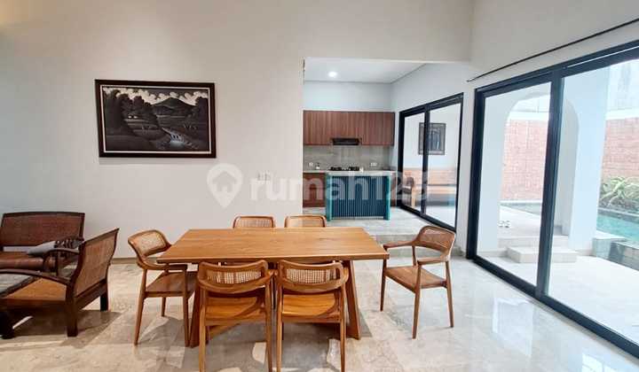 For Rent. Bright Single Story Home with Pool in Kemang Area 2