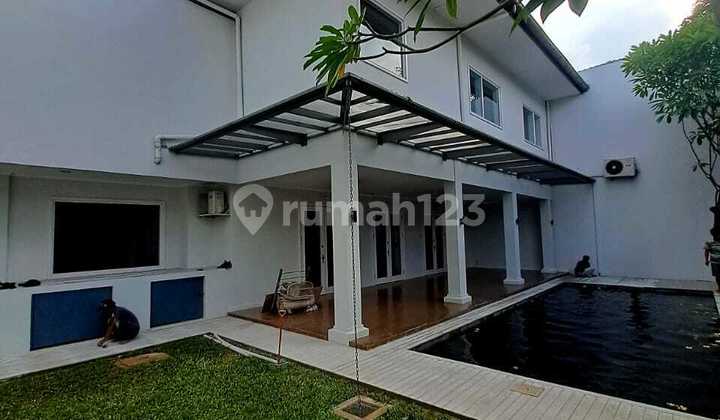 Expatriate Compound in Kemang Area near to AIS 24-hour security Private swimming pool, garden, Backup generator
