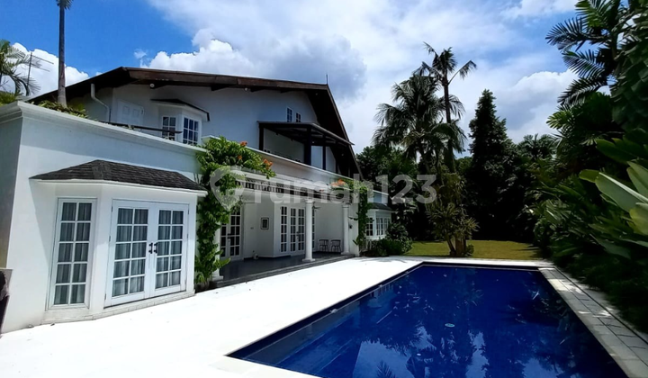 American House with Large Garden in a Compound for Rent in Kemang 2
